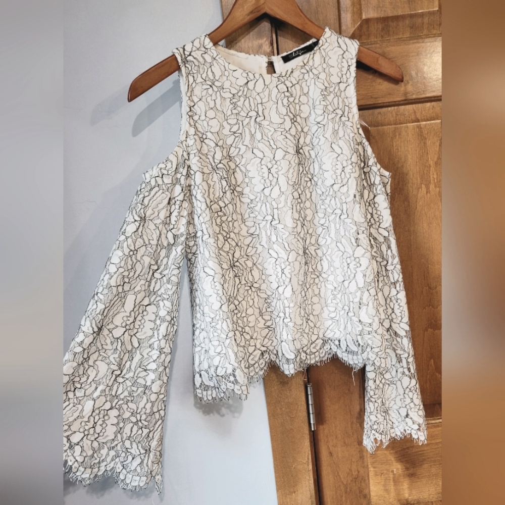 BKE Boutique White Lace Bell Sleeve Cold Shoulder Top sz M